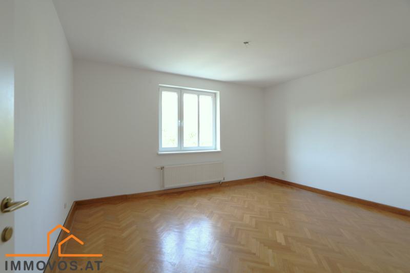 Zimmer 2 neben Bad/Küche