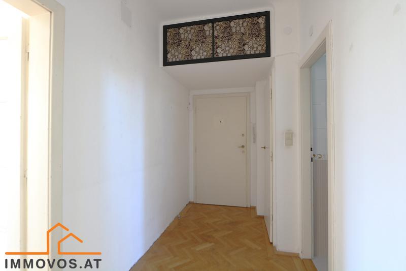 Entree mit Stauraum über der Eingangstür