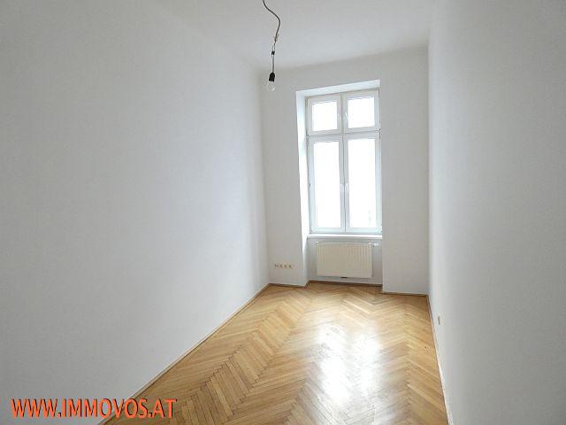 Zimmer links.jpg