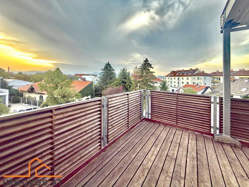 großzügige TERRASSENWOHNUNG mit PKW-Stellplatz