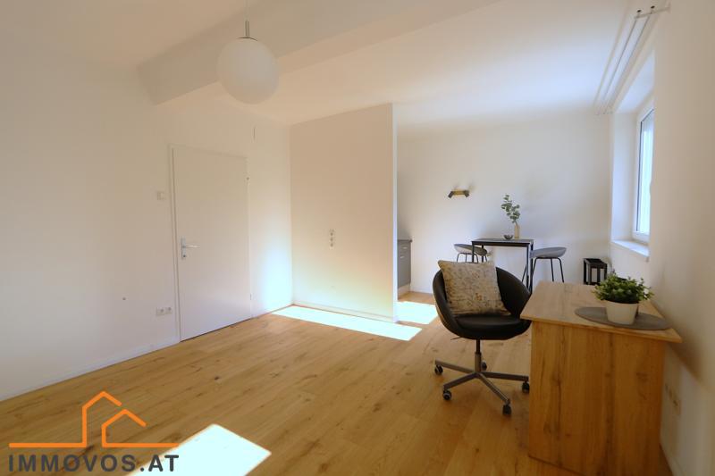 Vor der Trennwand hat ein 160 cm Schrank Platz!