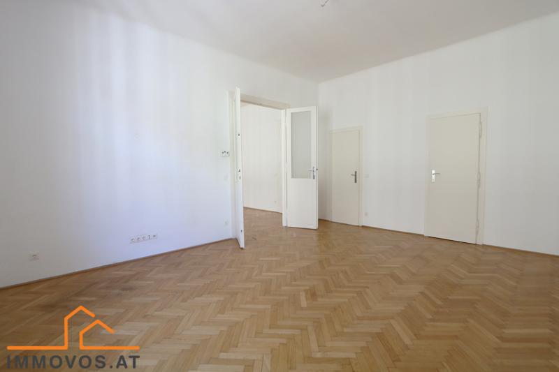 Durchgang in das 2. Zimmer u. zum Gang