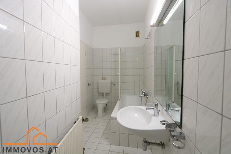 Bad mit Wanne und 2. WC