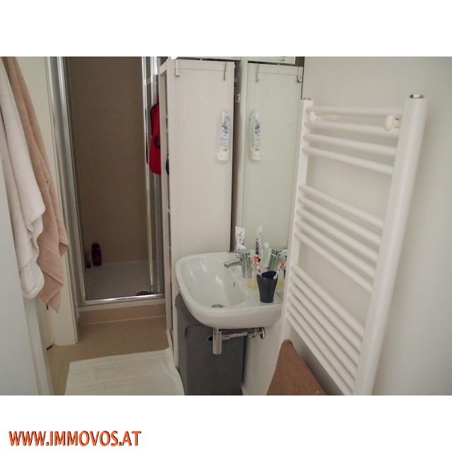 Dusche mit Kabine