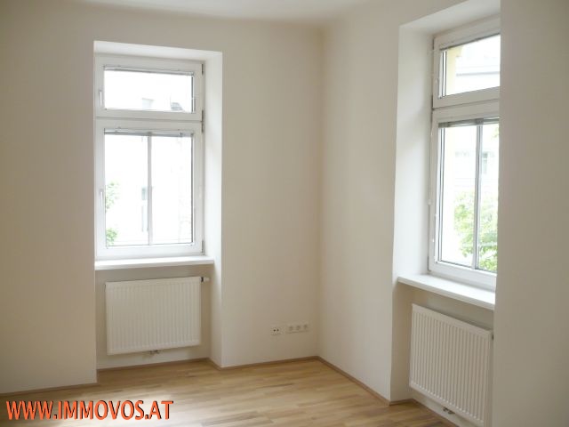 E. Schlafzimmer: attraktiver Eckraum