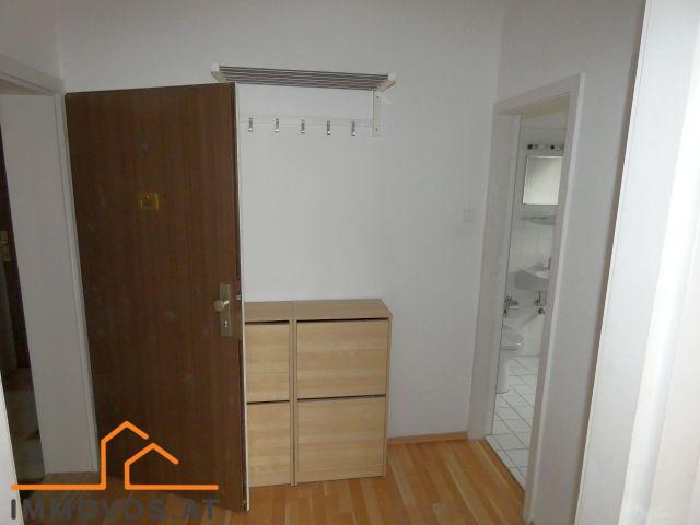 Vorzimmer_Garderobe.jpg