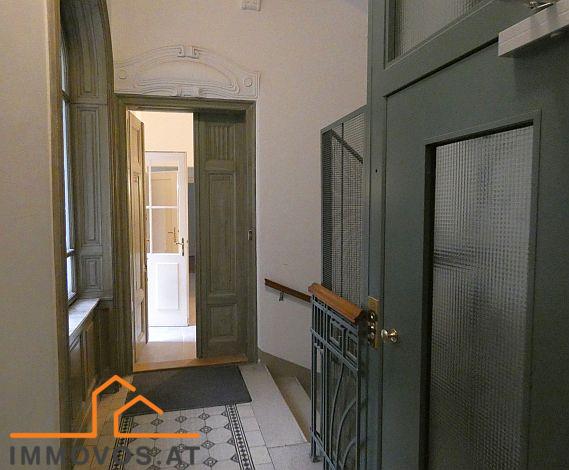 Zugang vom Stiegenhaus zur Wohnung.jpg