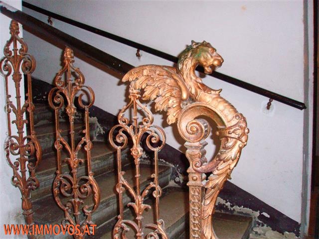 1 Stiegenhaus vor Sanierung