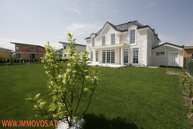 1 Haus Gartenansicht